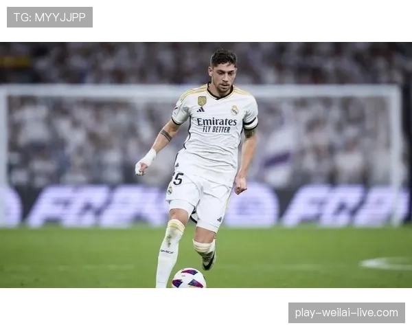 巴尔韦德从全能中场到右路爆点的角色转型解析