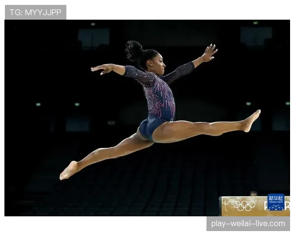 拜尔斯训练完直接跑去逛街？平时被逼成机器，私下像个叛逆小孩吧？