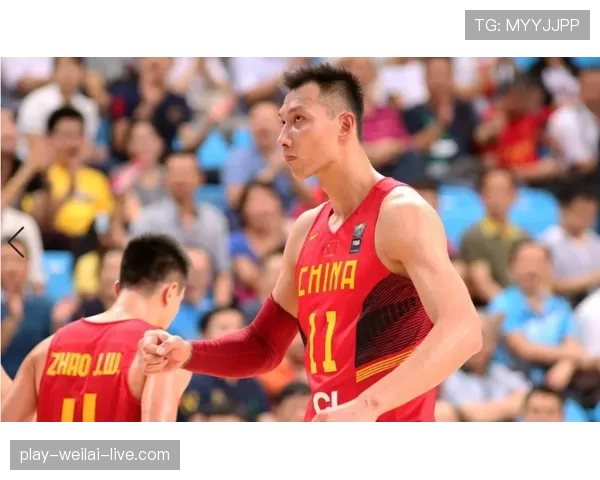 易建联训练完顺手拎两袋蛋白粉回家，这自律谁顶得住啊