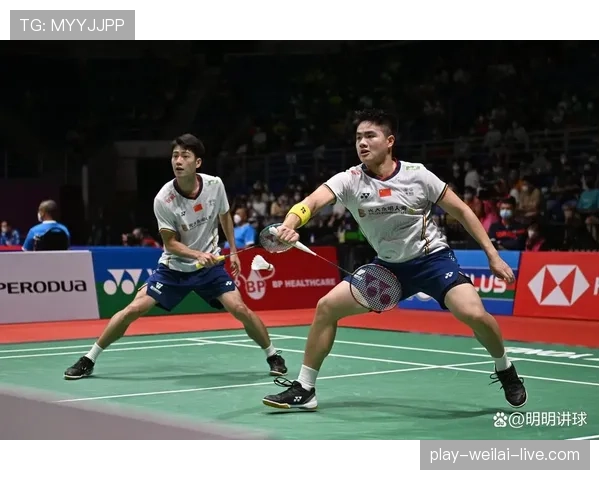 梁伟铿训练完直接啃鸡腿？这自律和放纵切换也太丝滑了